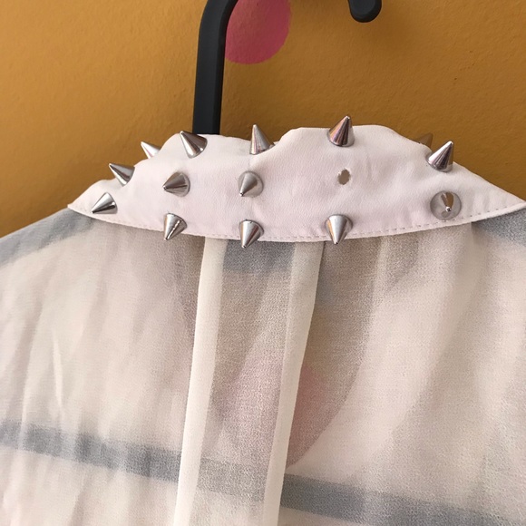 Edgy Sheer studded collar blouse - Picture 4 of 5